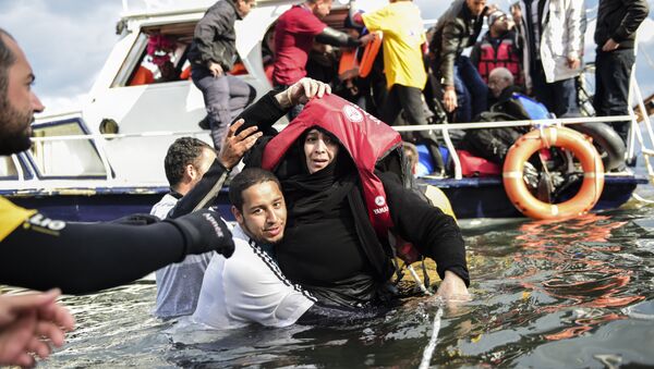 トルコ沖で難民が乗った船が転覆　１８人死亡 - Sputnik 日本