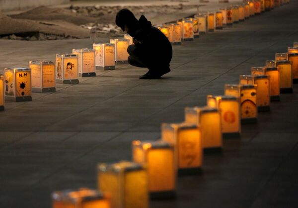 地震・津波被災者追悼式典で、提灯 - Sputnik 日本