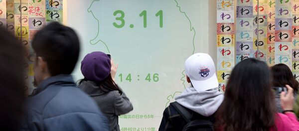 地震・津波の日付が記されたショーウィンドー - Sputnik 日本