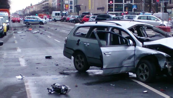 ベルリンで乗用車が爆発 - Sputnik 日本