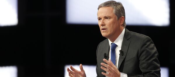Gaullist candidate for the 2012 French presidential election, Nicolas Dupont-Aignan takes part in the TV broadcast show Des paroles et des actes on a French TV channel. (File) - Sputnik 日本