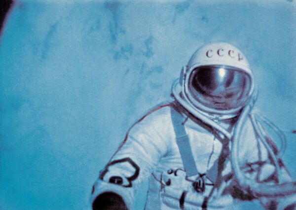 1965年3月18日、人間が初めて宇宙空間に出た。 - Sputnik 日本