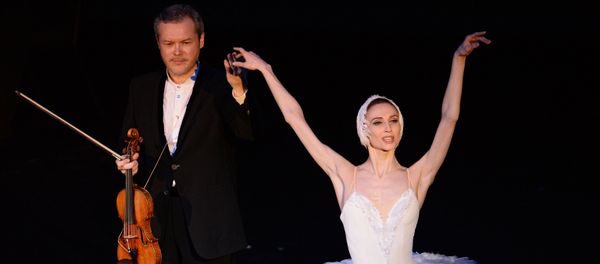 ヴァイオリン奏者のワジーム・レーピンさんとボリショイ劇場のプリマドンナ、スヴェトラーナ・ザハーロヴァさん ヴァイオリン奏者のワジーム・レーピンさんとボリショイ劇場のプリマドンナ、スヴェトラーナ・ザハーロヴァさん - Sputnik 日本