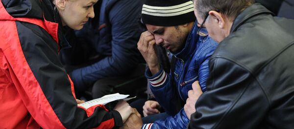 Родственники пассажиров самолета Boeing-737-800, который разбился при посадке в аэропорту Ростова-на-Дону - Sputnik 日本