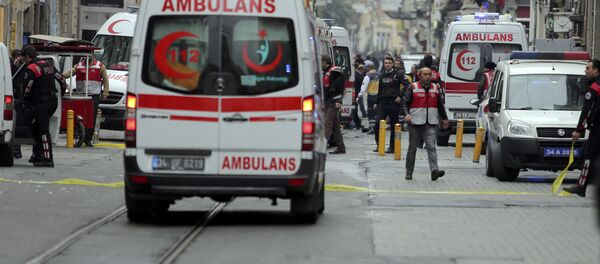 Оказание помощи пострадавшим месте теракта в крупном торговом и туристическом районе Стамбула Оказание помощи пострадавшим месте теракта в крупном торговом и туристическом районе Стамбула - Sputnik 日本