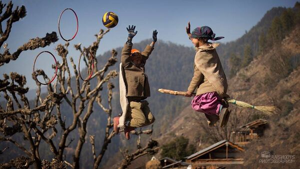 Kids in Indian village play Quidditch - Sputnik 日本