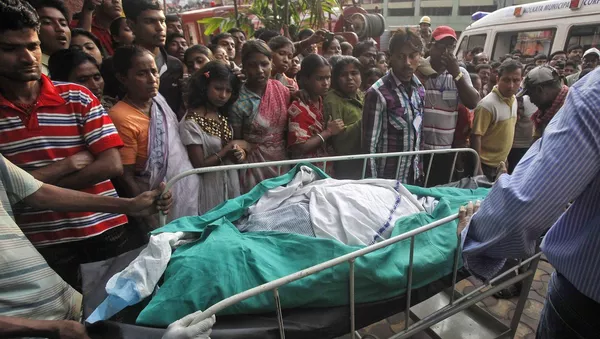 インド東部コルカタで建設中の陸橋が崩壊　14人死亡　今もガレキの下に数十人 - Sputnik 日本
