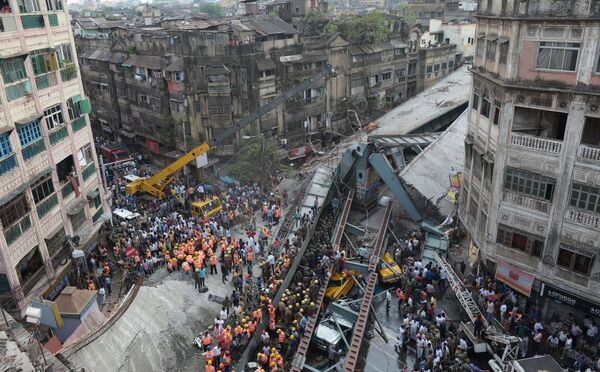 インドで建設中の高架の崩壊。 - Sputnik 日本