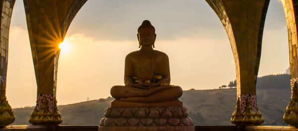 中国で水中から古代の仏像が姿を現す 中国で水中から古代の仏像が姿を現す - Sputnik 日本