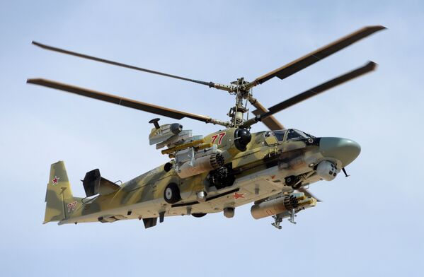 最初にКа-52がシリアで目撃されたのは、3月16日の事だった。なお公式的にはこのヘリコプターのシリア派遣は、発表されていなかった。 - Sputnik 日本
