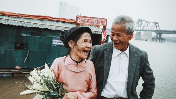 ベトナム  ホームレス夫婦の結婚記念写真がネットで人気に - Sputnik 日本