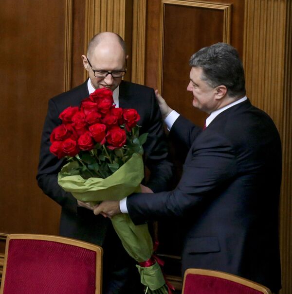 ウクライナのアルセーニ－・ヤツェニュク首相とピョートル・ポロシェンコ大統領 - Sputnik 日本