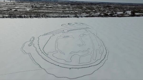 氷の上にガガーリンの巨大な肖像画　衛星による線画芸術手法 - Sputnik 日本