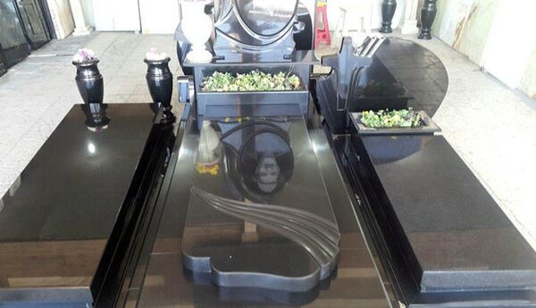 「墓場でセルフィー」 - Sputnik 日本