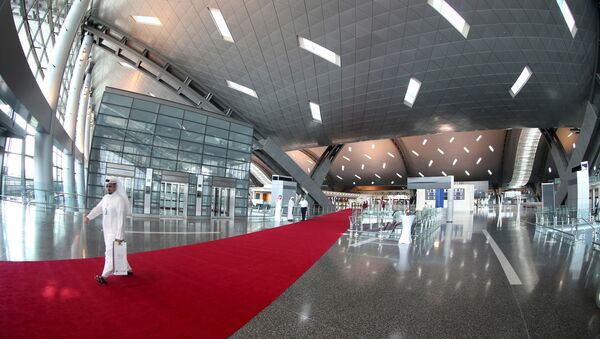 Красная ковровая дорожка в терминале международного аэропорта Хамад в Дохе - Sputnik 日本