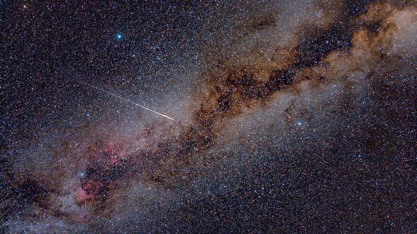 Метеорит Персеиды пересекает Млечный путь - Sputnik 日本