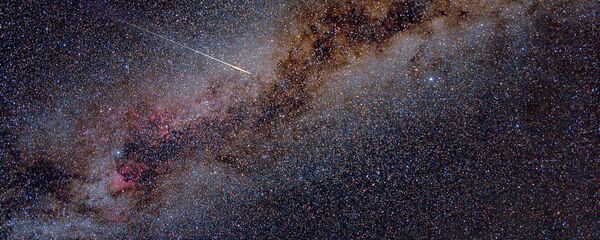 Метеорит Персеиды пересекает Млечный путь - Sputnik 日本
