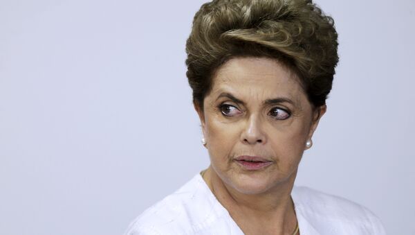 Brazil's President Dilma Rousseff looks on during signing of federal land transfer agreement for the government of the state of Amapa at Planalto Palace in Brasilia, Brazil, April 15, 2016 - Sputnik 日本