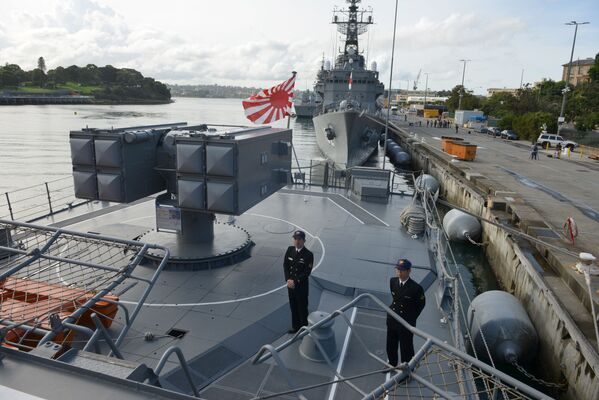 シドニーに入っている駆逐艦「うみぎり」甲板上の乗組員 - Sputnik 日本