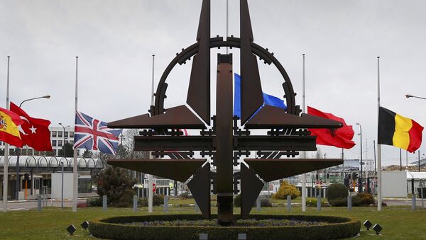 Flags fly at half mast at NATO headquarters in Brussels, March 23, 2016. - Sputnik 日本