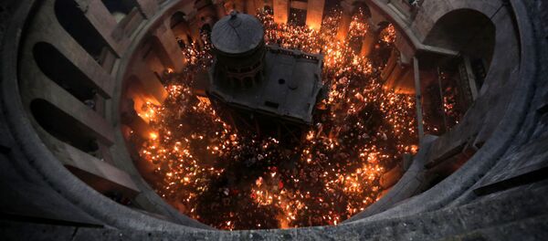 エルサレム 聖なる火を信者らが待ちわびる エルサレム 聖なる火を信者らが待ちわびる - Sputnik 日本