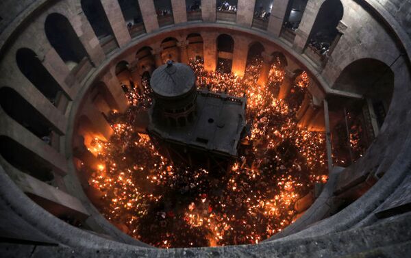 エルサレム　聖なる火を信者らが待ちわびる - Sputnik 日本