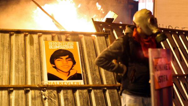 イスタンブールのタクシム広場での暴動で死亡した少年の写真 - Sputnik 日本