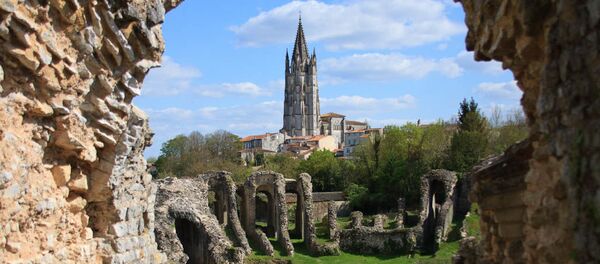 Базилика St Eutrope de Saintes во французском городе Сента региона Пуату-Шаранта - Sputnik 日本