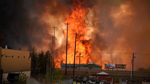 カナダの森林火災で町はほぼ完全に焼失 - Sputnik 日本