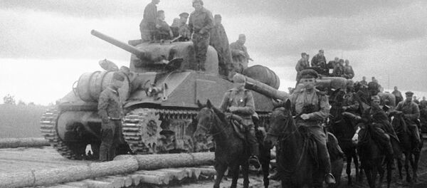 米国から供給されたM4中戦車、通称「シャーマン」 米国から供給されたM4中戦車、通称「シャーマン」 - Sputnik 日本
