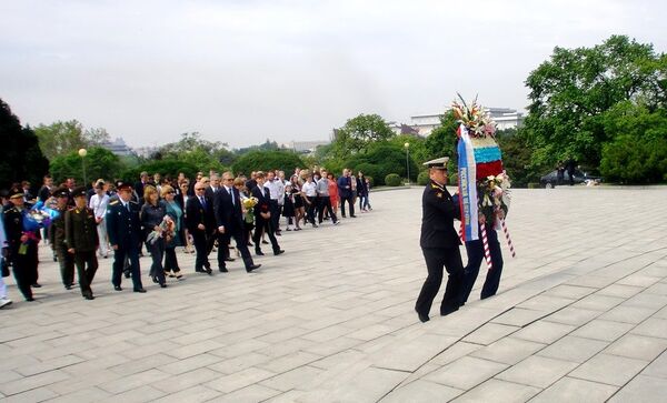戦勝記念日　ピョンヤンの日本植民地支配解放記念碑に花輪 - Sputnik 日本
