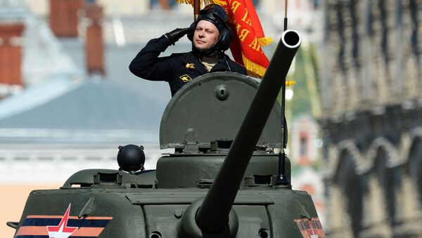 Танк Т-34-85 во время военного парада на Красной площади в честь 71-й годовщины Победы в Великой Отечественной войне - Sputnik 日本