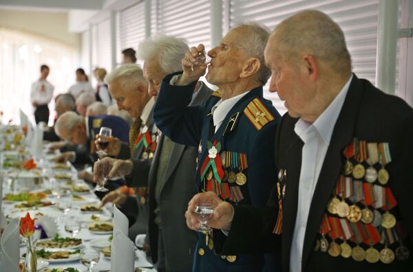 戦勝記念日を祝う退役軍人たち。 - Sputnik 日本
