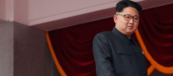 Лидер КНДР Ким Чен Ын на параде после завершения съезда Трудовой партии в Пхеньяне - Sputnik 日本