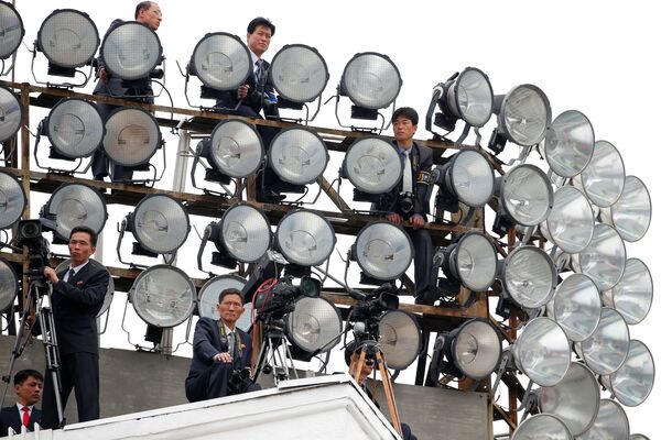 カメラマンたち。労働党大会閉幕後のパレードにて。 - Sputnik 日本