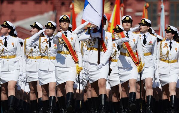 ロシア国防省軍事大学の女子学生たち、赤の広場での戦勝パレード - Sputnik 日本