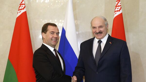 ベラルーシ大統領、ロシア首相に生家で白樺ジュースを振舞う - Sputnik 日本