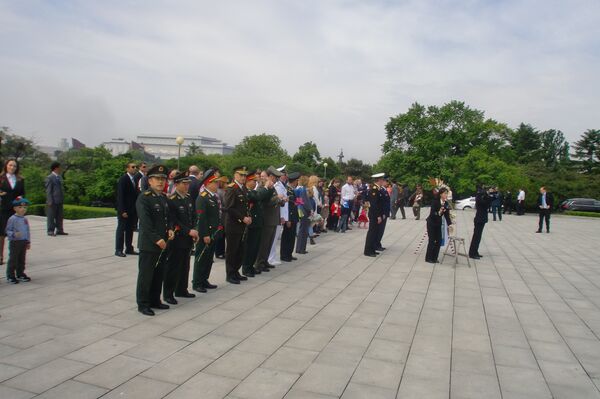 戦勝記念日　ピョンヤンの日本植民地支配解放記念碑に花輪 - Sputnik 日本