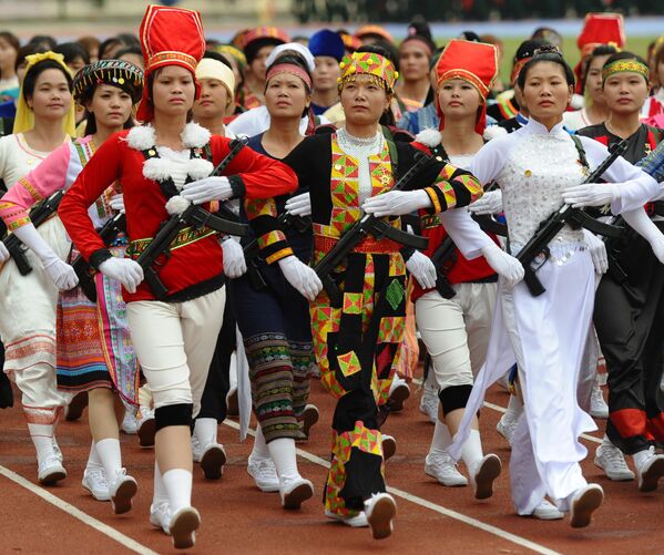 ベトナム、フランスへの勝利60周年を記念する公式祝典で女性兵士パレード - Sputnik 日本