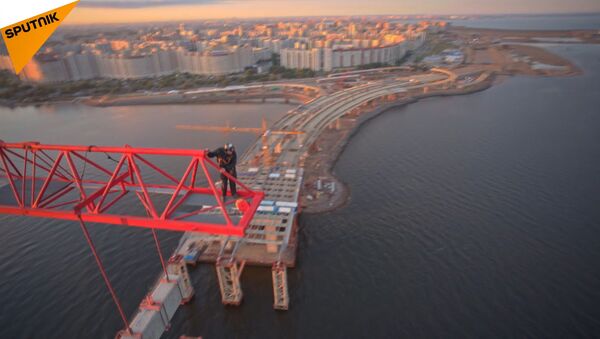 ペテルブルグで高度１２０メートルのクレーンからベースジャンプ - Sputnik 日本