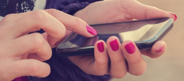 夫のメールを盗み見た女性、UAEから強制追放 - Sputnik 日本