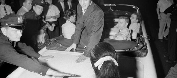 エルビス・プレスリーのギター オークションで33万4000ドルで落札 エルビス・プレスリーのギター オークションで33万4000ドルで落札 - Sputnik 日本