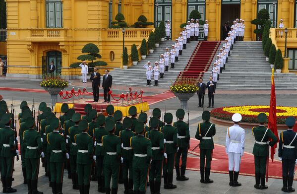 オバマ大統領、ベトナムのクアン国家主席と歓迎式典で国歌斉唱 - Sputnik 日本
