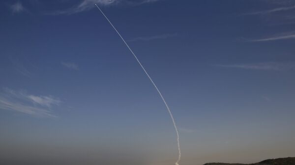 An Arrow 3 ballistic missile interceptor is seen during its test launch near Ashdod December 10, 2015.  - Sputnik 日本