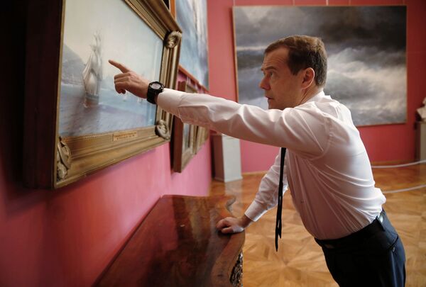 メドヴェージェフ首相、アイヴァゾフスキー画「フェオドシア襲撃におけるクリミア戦争以前の黒海艦隊」と - Sputnik 日本