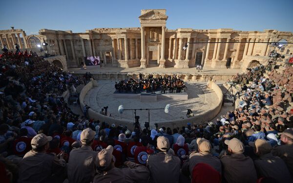 シリアのパルミラ遺跡で演奏するマリインスキー劇場管弦楽団 - Sputnik 日本