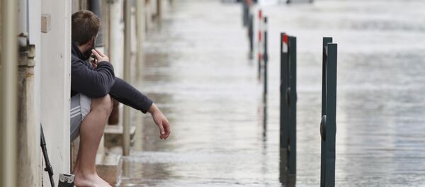 パリ、洪水のため地下鉄およびルーブル閉鎖か パリ、洪水のため地下鉄およびルーブル閉鎖か - Sputnik 日本