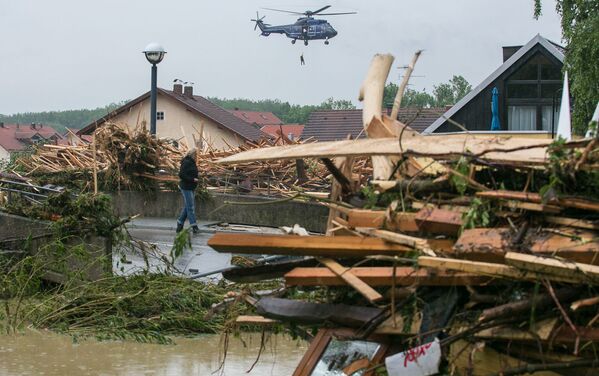 ドイツ南部で洪水被災者を助けるレスキューヘリ - Sputnik 日本
