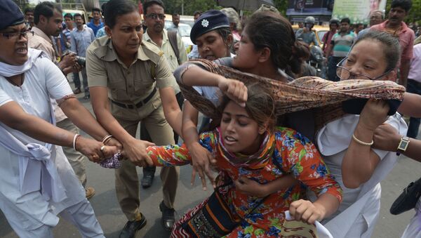 Индийская полиция арестовывает активистов Центра социального единства Индии - Sputnik 日本