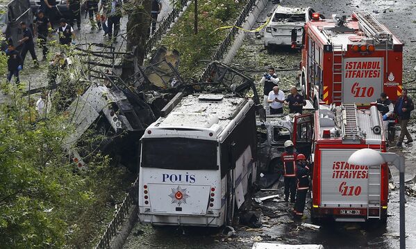 イスタンブールの爆発現場の消防士、警察 - Sputnik 日本